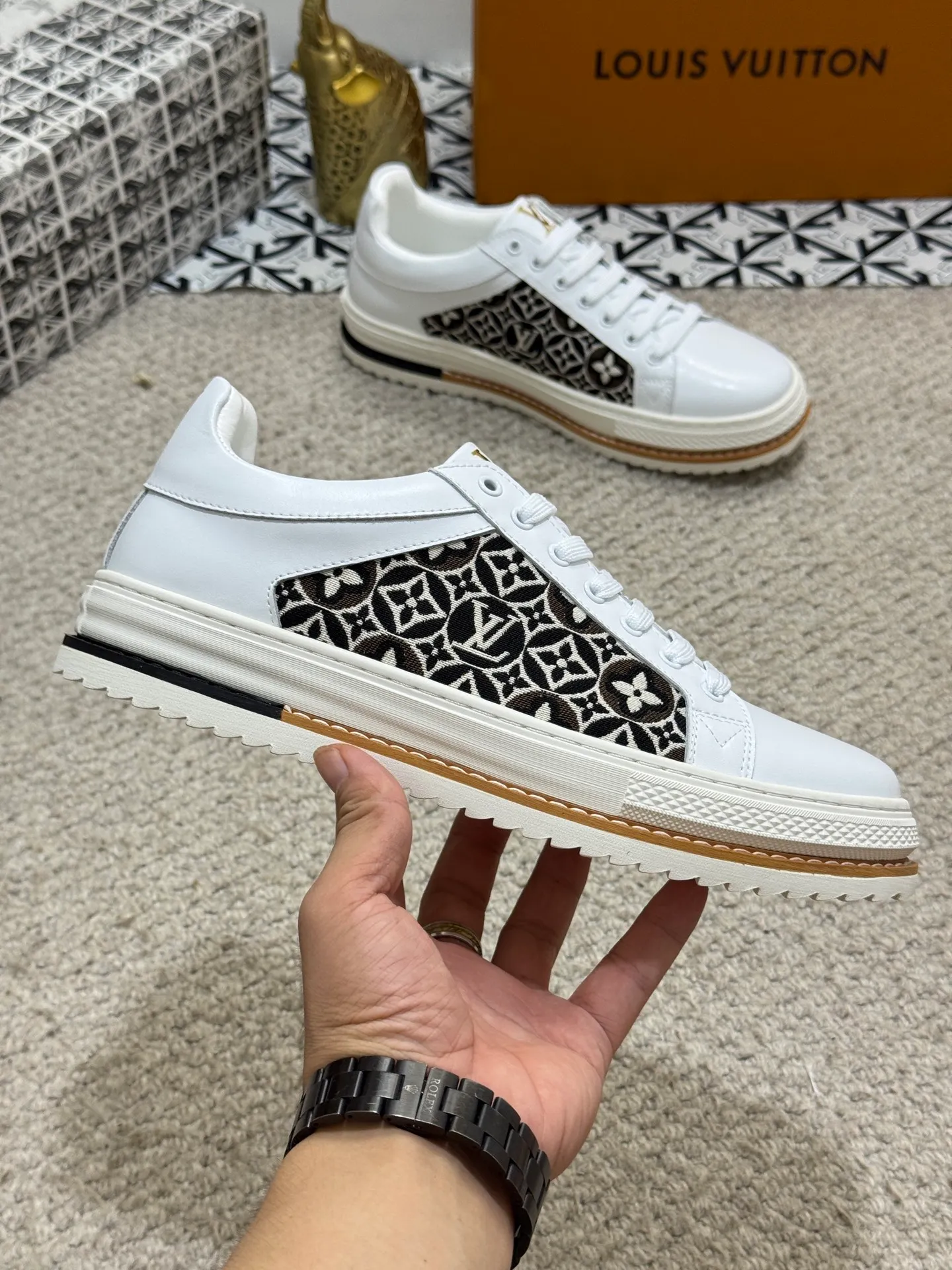 Men's shoes 💰400 [New style] 🌂🌂Top original order - Louis Vuitton®️ Trendy and fashionable yet low-key men's casual shoes, uppers made of cowhide leather stitched with LV special canvas presbyopia, comfortable and breathable, mesh lining, original rubber outsole, 2 colors optional~a must-have for stylish men. Size: 38-44 (45 customized